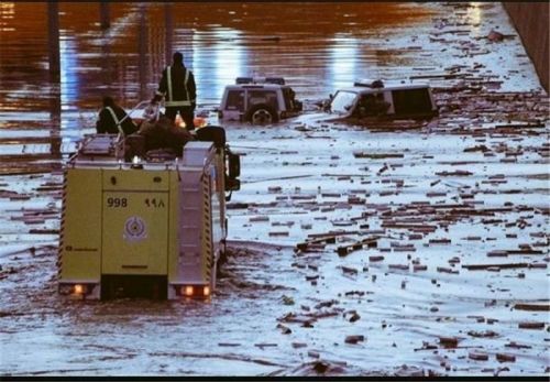 Səudiyyə Ərəbistanın Ciddə şəhəri sel suları altında qaldı - FOTO