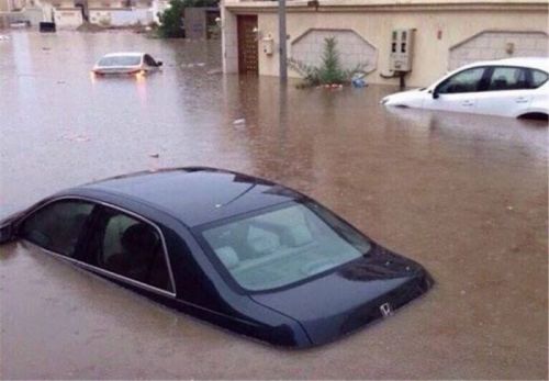 Səudiyyə Ərəbistanın Ciddə şəhəri sel suları altında qaldı - FOTO