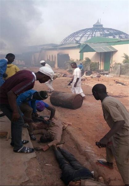 Nigeriya ordusu 300 nəfəri öldürüb, İŞİD bayrağı qaldırdı -VİDEO