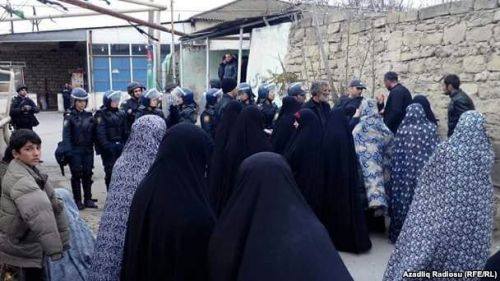 Nardarana qadın polislər də göndərilib - Foto