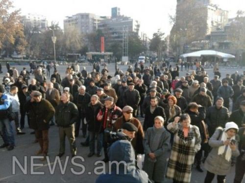 İrəvanın mərkəzində referendum əleyhinə mitinq keçirilir