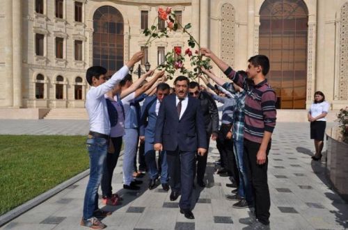 Özünü firon elan edən icra başçısı-FOTOFAKT