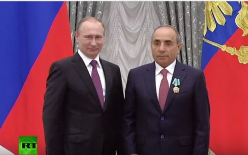 Putin azərbaycanlı məmuru mükafatlandırdı