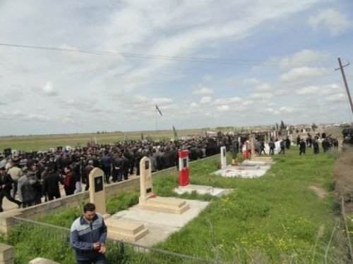 Şəhid zabit Salyanda böyük izdihamla son mənzilə yola salındı