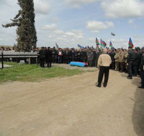 Şəhid zabit Salyanda böyük izdihamla son mənzilə yola salındı