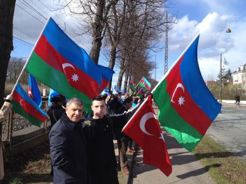 Kopenhagendə Ermənistan səfirliyi qarşısında etiraz aksiyası keçirilib (FOTO)