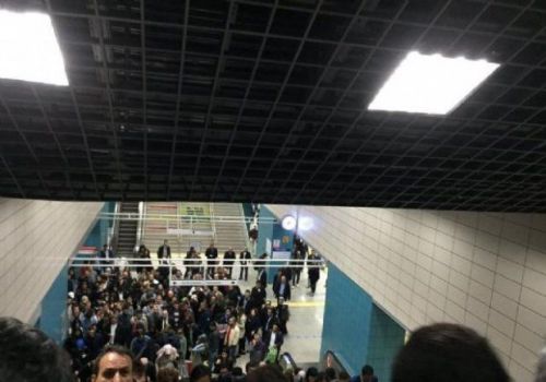 İstanbulda qatar relsdən çıxdı: "Marmaray"da hərəkət dayandı