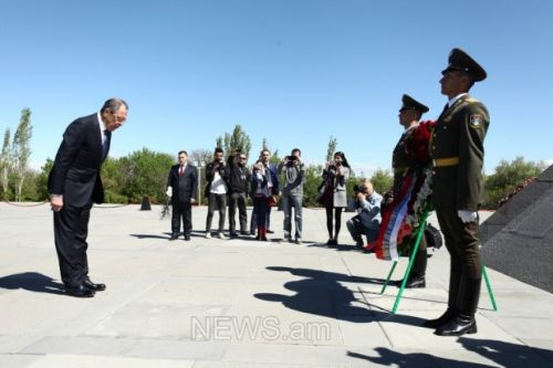 Lavrov erməni soyqırımı abidəsini ziyarət etdi