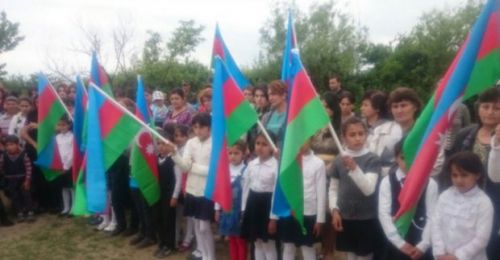 Şəhid hərbçinin medalı anasına təqdim olundu