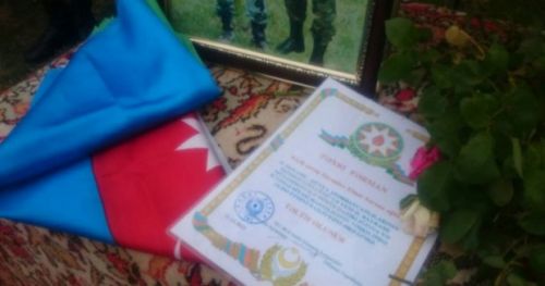 Şəhid hərbçinin medalı anasına təqdim olundu