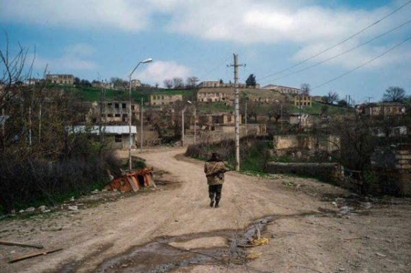 Ermənilərin ruh düşkünlüyü Fransa qəzetində - FOTOLAR