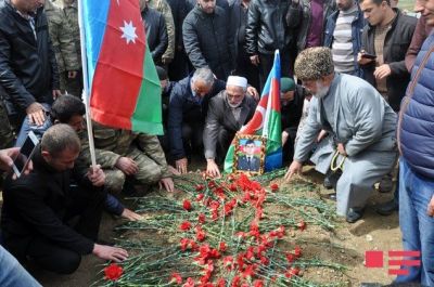 Şəhid hərbçinin medalı ailəsinə təqdim edilib