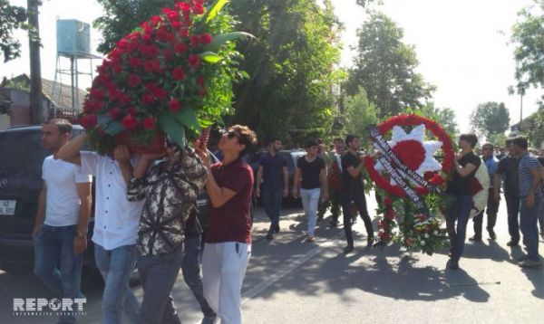 Rövşən Lənkəranski son mənzilə yola salınır - CANLI