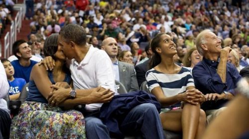 Obamaların romantik fotoları dərc olunub - FOTO