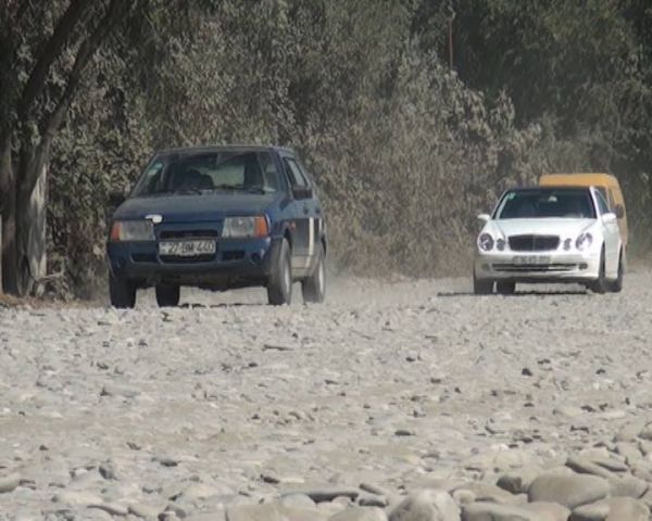 “Azəravtoyol” ASC bu yolun təmirinə maliyyə ayırmağı gecikdirir - FOTOLAR