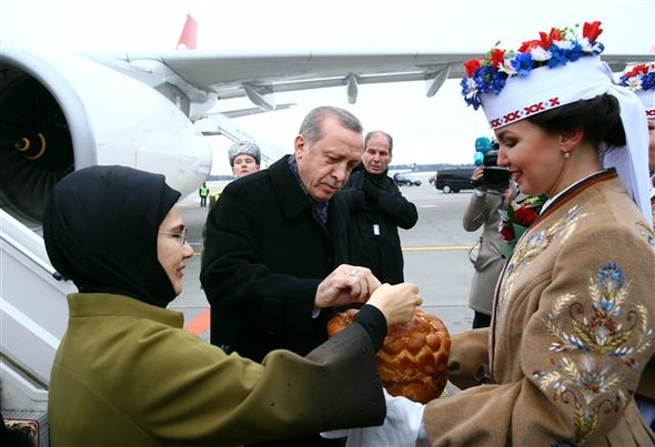 Ərdoğan Belarusiyada duz və çörəklə qarışılanıb - FOTO