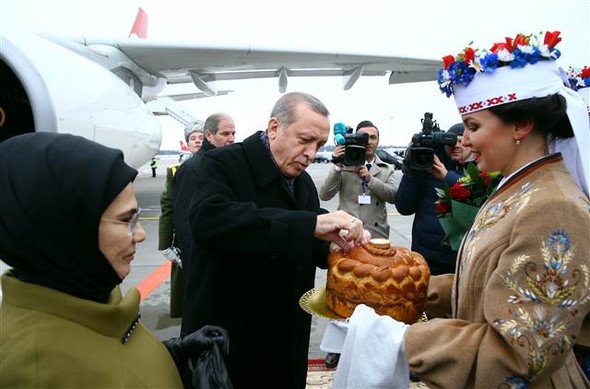 Ərdoğan Belarusiyada duz və çörəklə qarışılanıb - FOTO