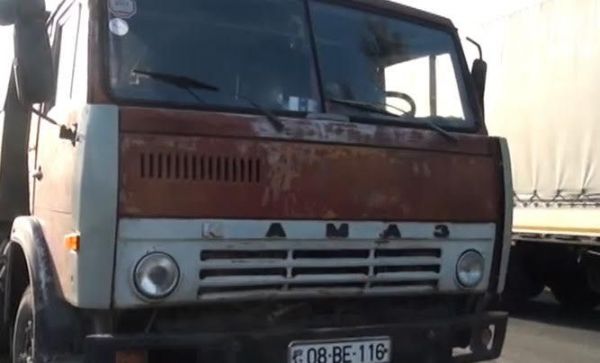 “07” “Kamaz”la toqquşdu - 1 ölü, 4 yaralı - VİDEO