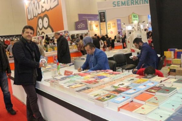 Aqil Ələsgərin İstanbul Kitab Fuarında imza günü keçirildi