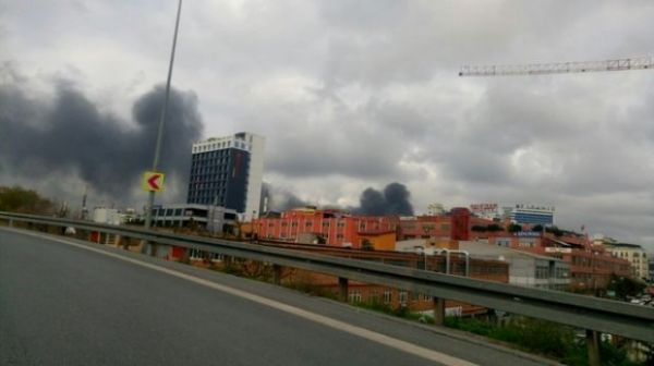 İstanbulda güclü yanğın baş verib - FOTO