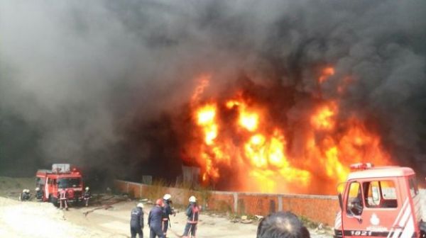 İstanbulda güclü yanğın baş verib - FOTO