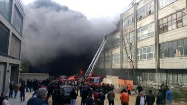 İstanbulda güclü yanğın baş verib - FOTO