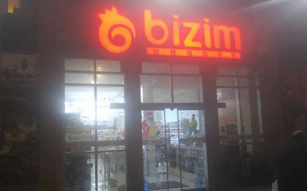 “Bizim market”də siqaretlər köhnə qaydada satılır - FOTO