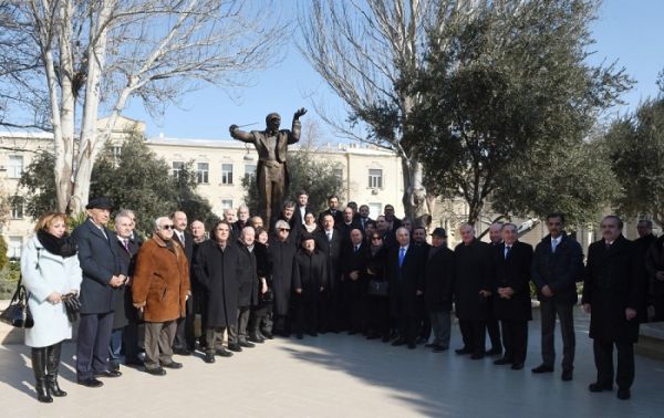  Prezident maestro Niyazinin abidəsinin açılışında - FOTO