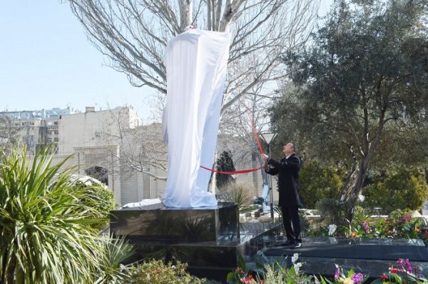  Prezident maestro Niyazinin abidəsinin açılışında - FOTO