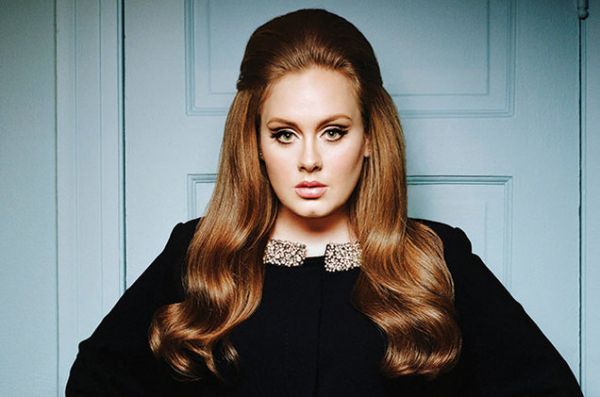 Adele-dən üzücü xəbər! Səs telləri zərər gördü - FOTO