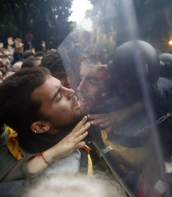 KATALONİYA REFERENDUMUNDAN FOTOLAR