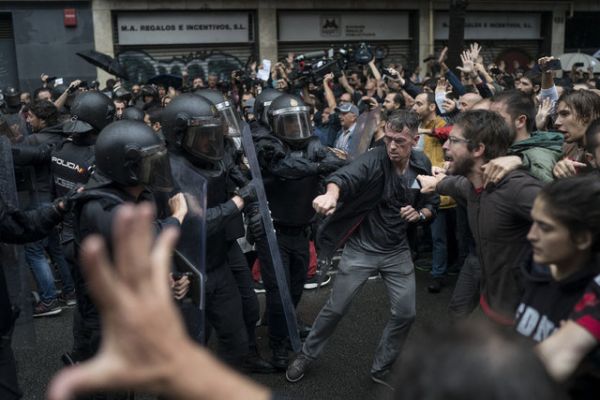 KATALONİYA REFERENDUMUNDAN FOTOLAR