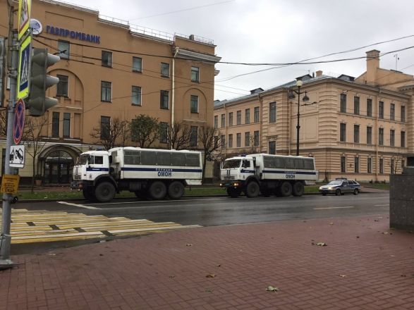 Moskvanın mərkəzində 200-dən artıq silahlı şəxs həbs edildi – FOTO