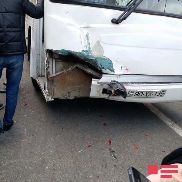 Bakıda avtobus sürücüsü infarkt keçirərək zəncirvari qəza törətdi - FOTO