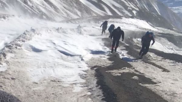 İtkin düşmüş alpinistlərlə bağlı əməliyyat müşavirəsi keçirildi - FHN