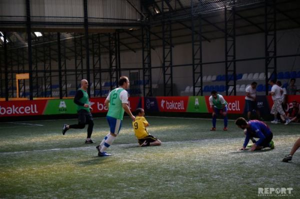 Bakıda xəstələrlə həkimlər arasında futbol matçı keçirilib - FOTO