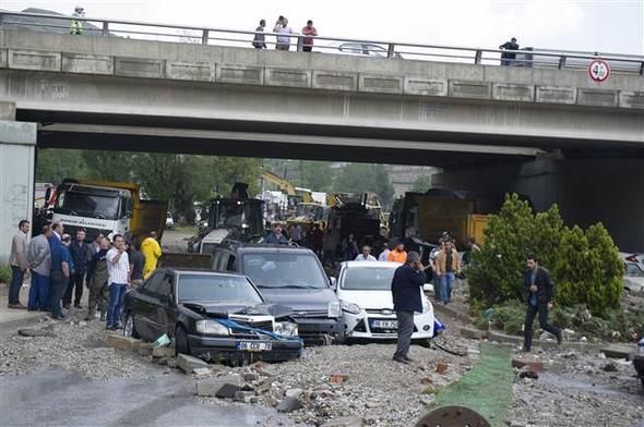 Türkiyədə sel fəlakəti - Xəsarət alanlar var - FOTO