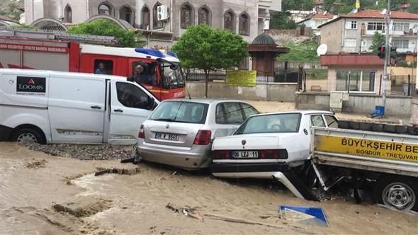 Türkiyədə sel fəlakəti - Xəsarət alanlar var - FOTO