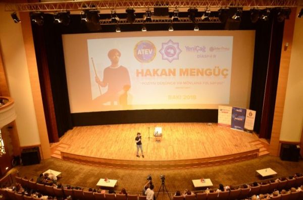 Bakıda məşhur filosof Hakan Mengüçün seminarı keçirilib - FOTOLAR