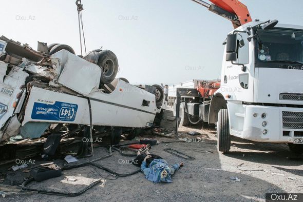 Bakıda avtobus “Kamaz”la toqquşdu: Ölən və yaralananlar var