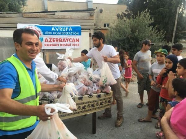 Azərbaycanda 5 min ailəyə qurban payı paylandı - FOTO