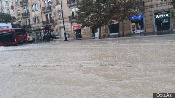 Bakı suyun altında qaldı — FOTO