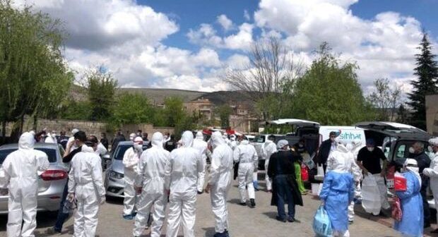 Koronavirusdan qorunmaq üçün üz tutduqları qadın bütün məhəlləni virusa yoluxdurdu
