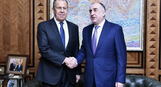 Elmar Məmmədyarov rusiyalı həmkarı ilə azərbaycanlıların sərhəddə toplaşmasını müzakirə etdi