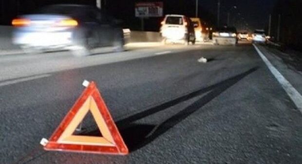 Bakıda avtomobil naməlum piyadanı vurdu