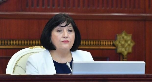 Spiker keçmiş deputatı təqaüdə göndərdi