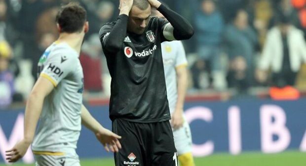“Beşiktaş”ın ulduz futbolçuları koronavirusa yoluxdu