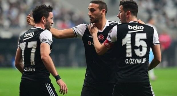 Türkiyəli ulduz futbolçu “Beşiktaş”a qayıdır