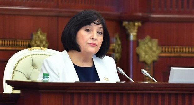 Spiker deputat köməkçilərini bir araya yığacaq