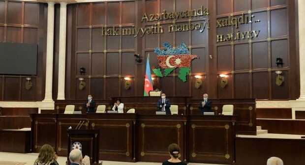 Deputatlar 13 məsələyə görə toplanacaqlar